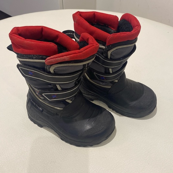 Kids winter boots - Picture 1 of 9
